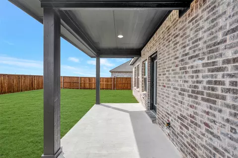 Exterior - 2133 Maple Ridge Dr, Van Alstyne, TX 75495 photo 1 of 2