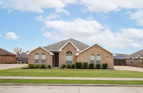 708 Meadow Springs Dr, Glenn Heights, TX 75154