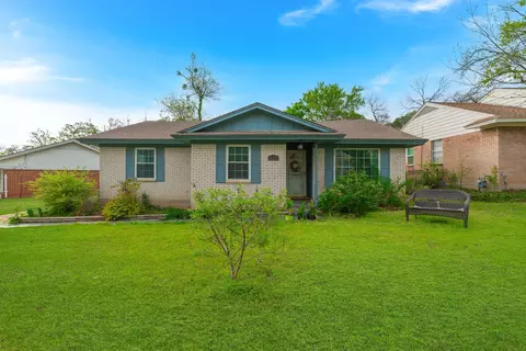 326 Countryside Dr, Irving, TX 75062