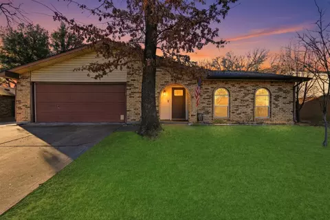 3736 Walnut Dr, Bedford, TX 76021