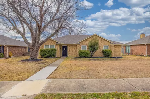 2201 Rockbluff Dr, Rowlett, TX 75088