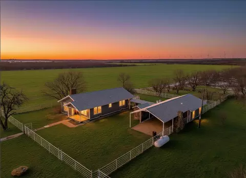 794 W Antelope Rd, Windthorst, TX 76389