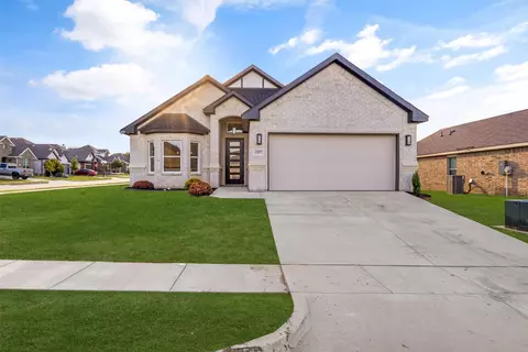 1357 Beach Dr, Pelican Bay, TX 76020