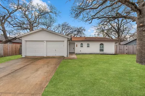 705 NW Hillery St, Burleson, TX 76028