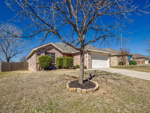 3705 Northpointe Dr, Denton, TX 76207