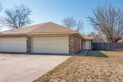 6627 Parkview Dr, North Richland Hills, TX 76182