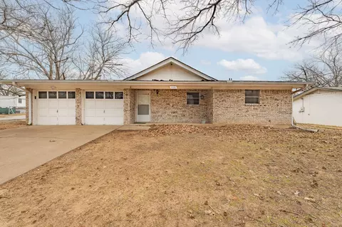1211 W Cage St, Stephenville, TX 76401