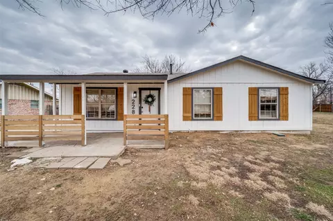 228 E Park St, Little Elm, TX 75068