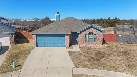 10304 Oldham Ct, Fort Worth, TX 76140