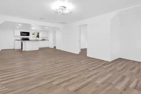 Living - 909 E Sears St, Denison, TX 75021 photo 4 of 6