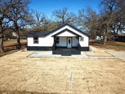 Exterior - 909 E Sears St, Denison, TX 75021 photo 2 of 7