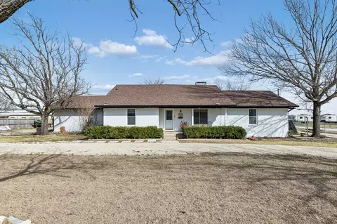 1012 Cowling Rd, Sanger, TX 76266