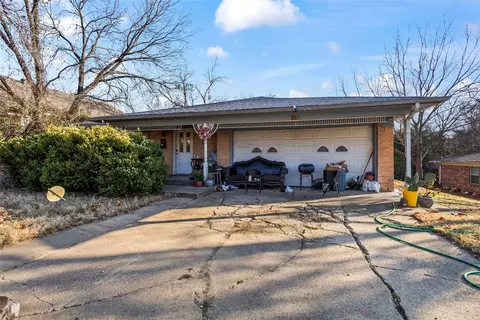 809 Burleson St, Grand Prairie, TX 75050