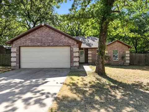 5720 Frisco Ave, Forest Hill, TX 76119