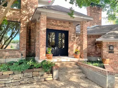 9126 Cochran Heights Dr, Dallas, TX 75220