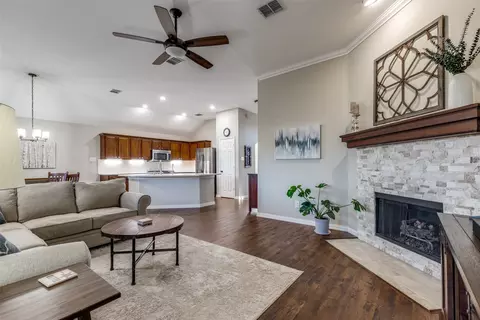 2136 Fountain Dr, Lewisville, TX 75067