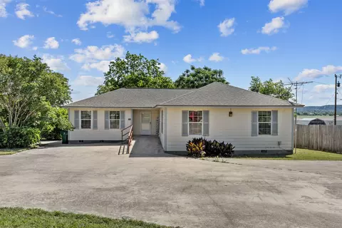 701 N 2nd St, Cranfills Gap, TX 76637