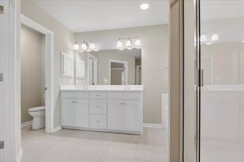 Bath - 2508 Yoder Ln, Waco, TX 76706 photo 3 of 4
