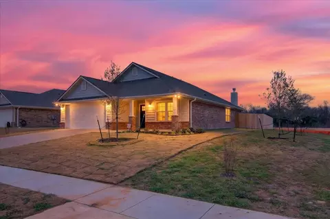 Exterior - 2508 Yoder Ln, Waco, TX 76706 photo 3 of 5