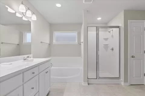 Bath - 2508 Yoder Ln, Waco, TX 76706 photo 1 of 4