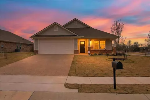 Exterior - 2508 Yoder Ln, Waco, TX 76706 photo 2 of 5