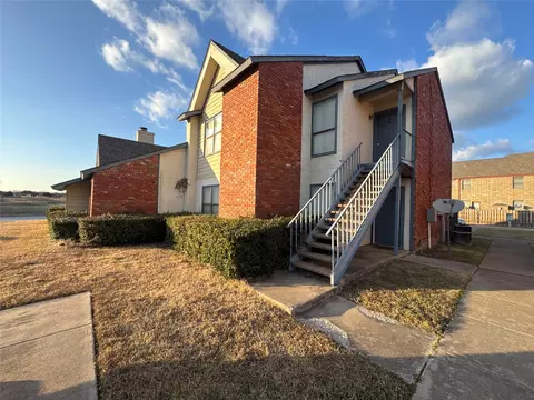 7401 Bogart Dr, North Richland Hills, TX 76180