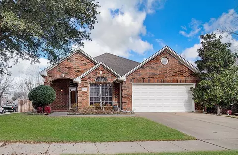 2325 Point Star Dr, Arlington, TX 76001