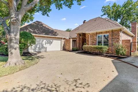 1211 Mackie Dr, Carrollton, TX 75007