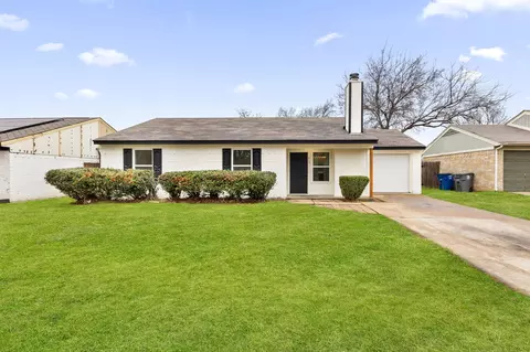 215 Prairie Grove Dr, Dallas, TX 75217