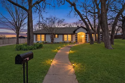 400 Baldwin Dr, Joshua, TX 76058