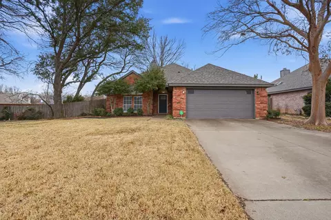 8908 Marti Ln, North Richland Hills, TX 76182