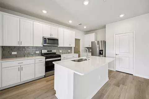 702 Dotty Dr, Mckinney, TX 75071