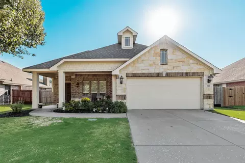 518 Royal Ln, Midlothian, TX 76065