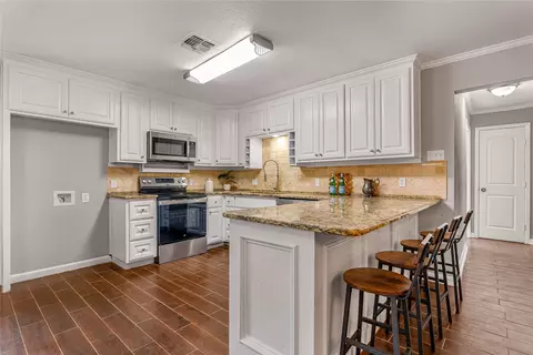 Kitchen - 903 S Old Temple Rd, Lorena, TX 76655 photo 3 of 5