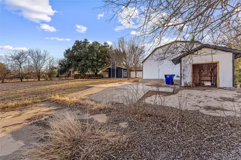 Exterior - 903 S Old Temple Rd, Lorena, TX 76655 photo 3 of 5
