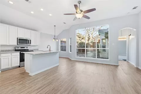 1917 Briarwyck Ct, Denton, TX 76205