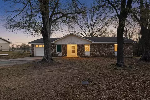 151 Northtown Dr, Wills Point, TX 75169