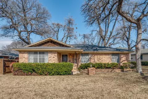 2380 Fenestra Dr, Dallas, TX 75228