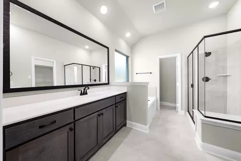 Bath - 121 Doris Dr, Canton, TX 75103 photo 2 of 5