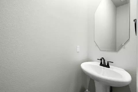Bath - 121 Doris Dr, Canton, TX 75103 photo 1 of 5
