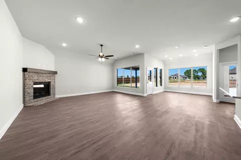 Living - 121 Doris Dr, Canton, TX 75103 photo 2 of 3