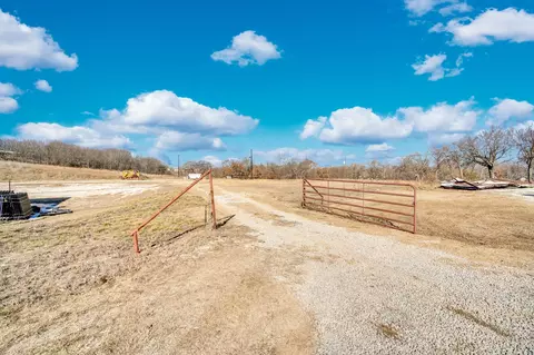 83 Baugh Rd, Gainesville, TX 76240 photo 3