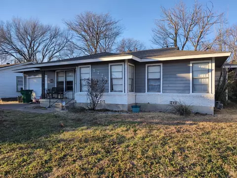 5225 Stephanie Dr, Haltom City, TX 76117