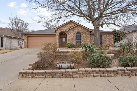 1029 Hidden Lake Dr, Burleson, TX 76028
