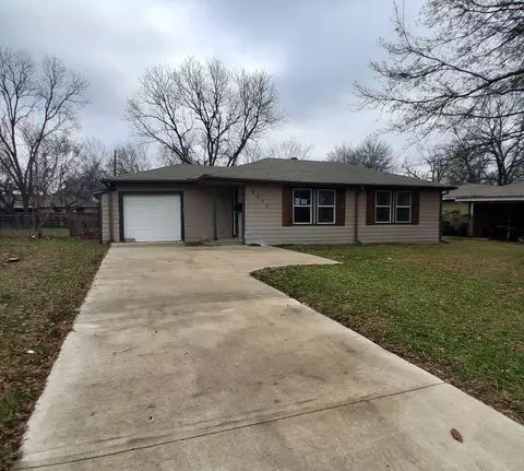 2512 Monroe St, Commerce, TX 75428