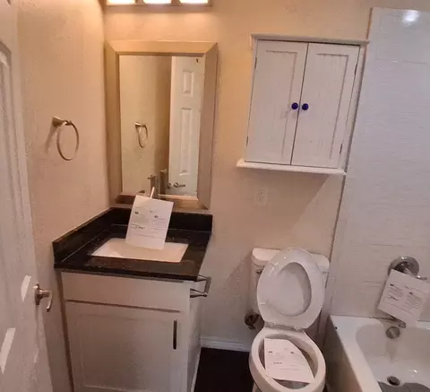 Bath - 2512 Monroe St, Commerce, TX 75428 photo 1 of 4