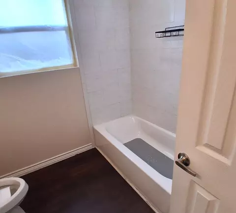 Bath - 2512 Monroe St, Commerce, TX 75428 photo 4 of 4