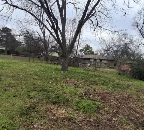 Exterior - 2512 Monroe St, Commerce, TX 75428 photo 3 of 3