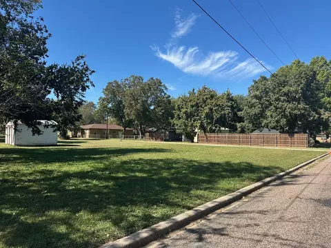 201 Sloan St, Whitesboro, TX 76273