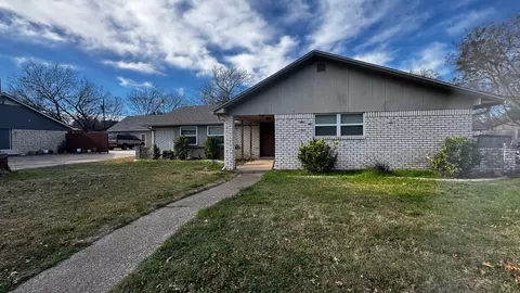 229 Crockett Ln, Hewitt, TX 76643